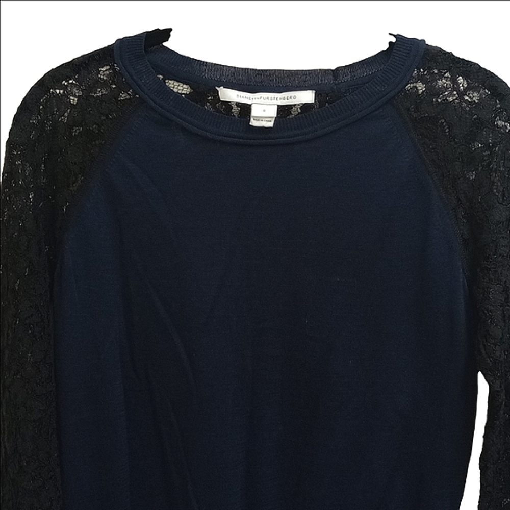 🆕 DIANE VON FURSTENBERG NAVY LONG SLEEVE SWEATER WITH BLACK LACE SLEEVES - Picture 3 of 13